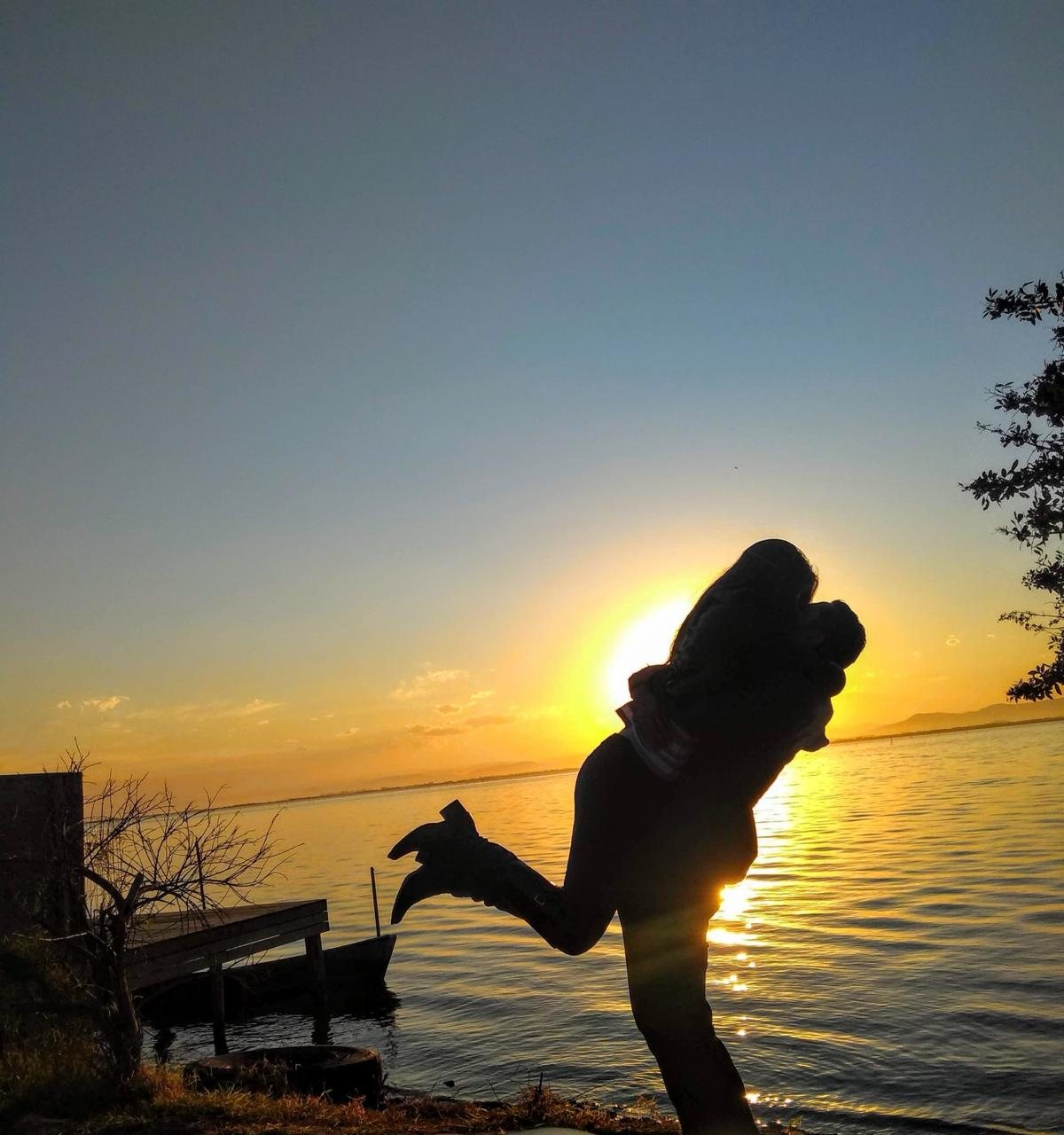 Grazi e Bressan ao pôr do sol